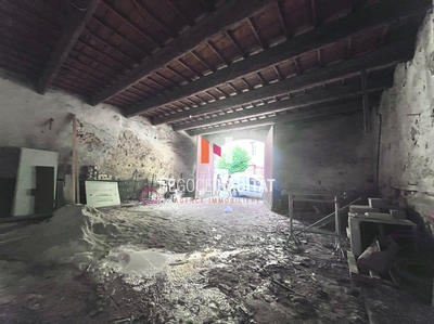 Maison - 200 m² - 2 pièces