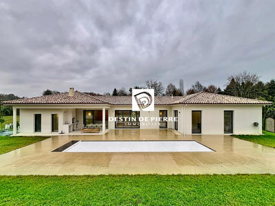 Maison - 219 m² - 6 pièces