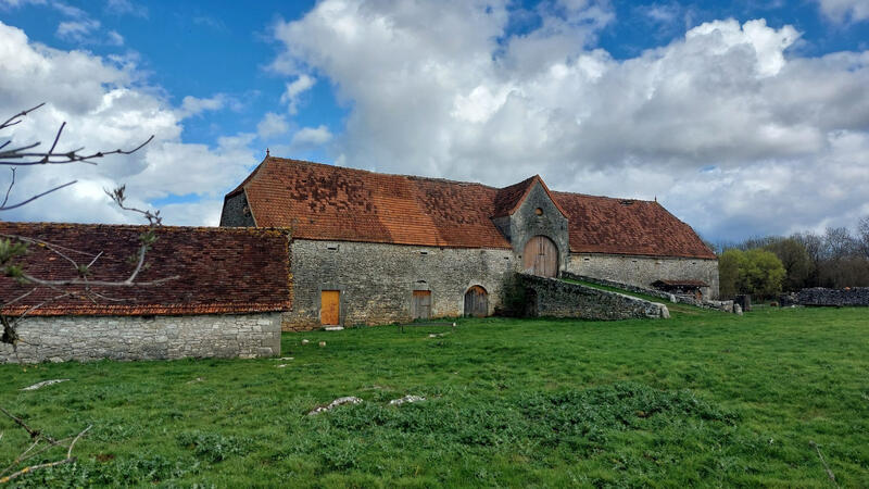 Ferme - 800 m² - 1 pièce