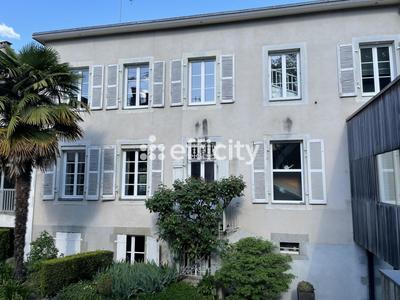 Maison - 392 m² - 10 pièces