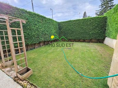 Maison de village - 80 m² - 4 pièces