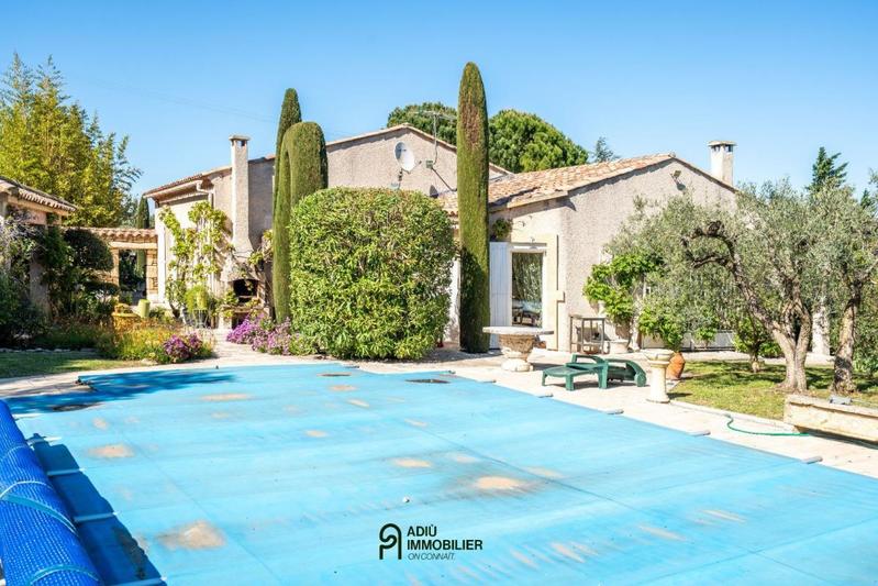 Maison - 200 m² - 8 pièces