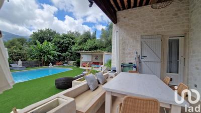 Maison - 217 m² - 7 pièces