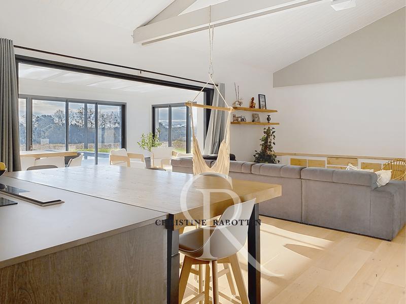 Maison - 277 m² - 5 pièces