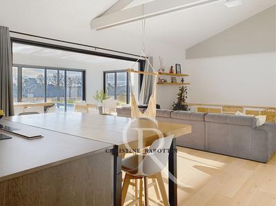 Maison - 277 m² - 5 pièces