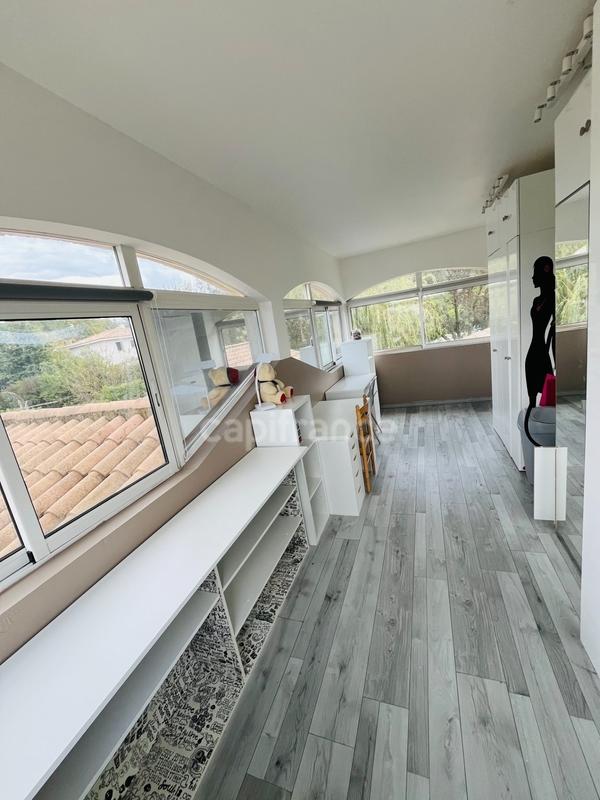 Maison - 228 m² - 8 pièces