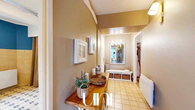 Maison - 230 m² - 9 pièces