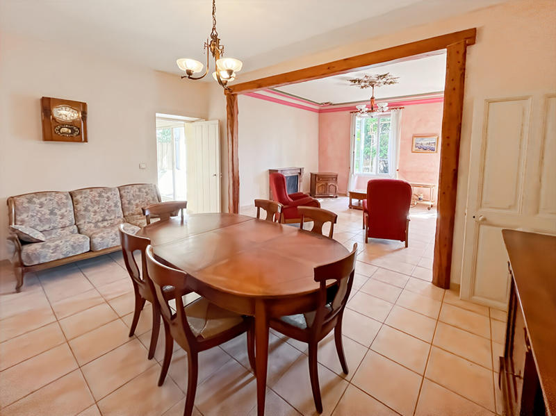 Maison - 263 m² - 9 pièces
