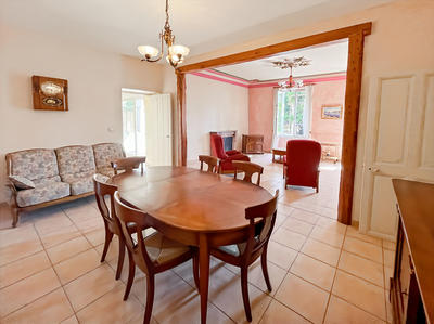Maison - 263 m² - 9 pièces