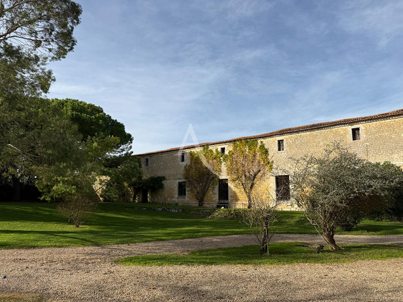 Demeure - 270 m² - 8 pièces