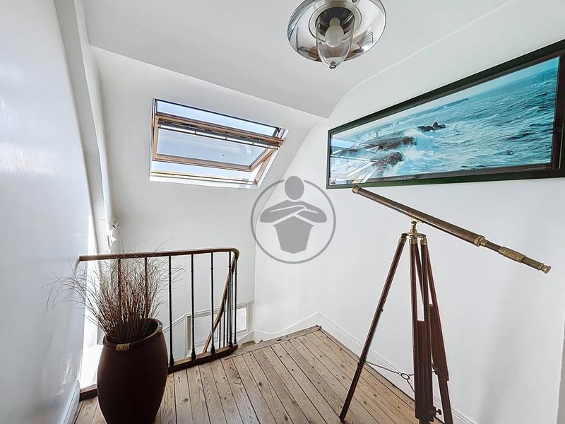 Maison - 161 m² - 7 pièces