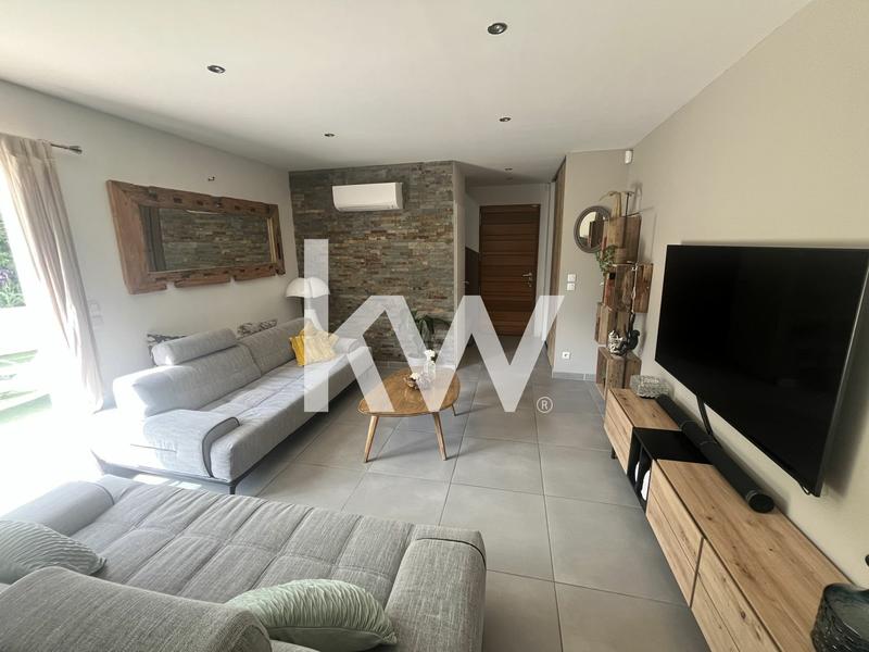 Maison - 94 m² - 4 pièces