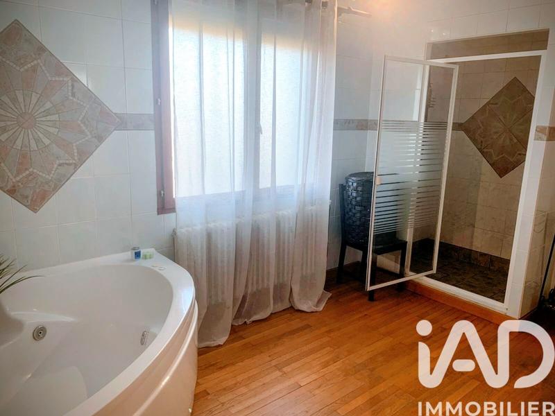 Maison - 222 m² - 10 pièces