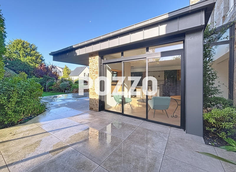 Maison - 256 m² - 10 pièces