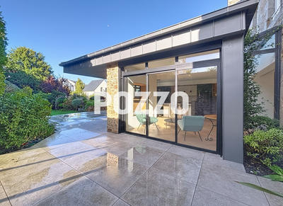 Maison - 256 m² - 10 pièces