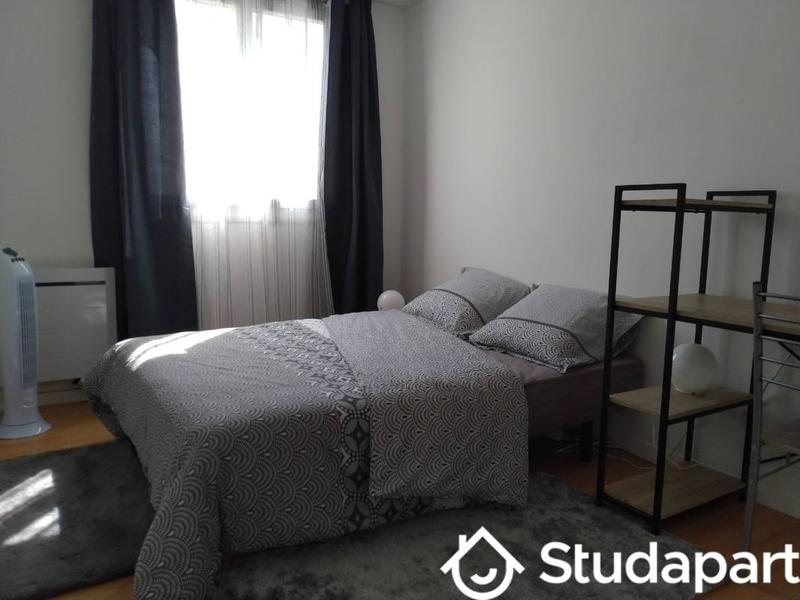 Chambre - 11 m² - 1 pièce