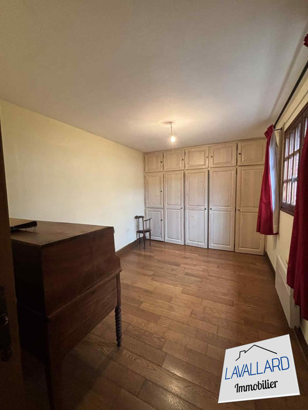 Maison - 239 m² - 10 pièces