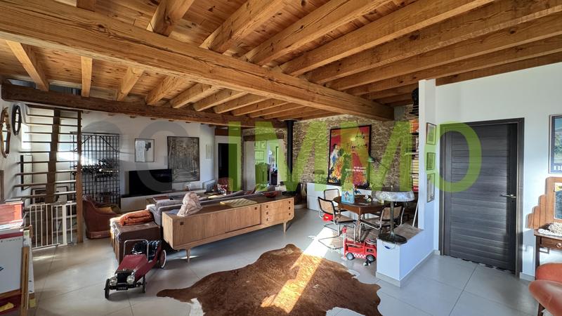 Grange - 212 m² - 6 pièces