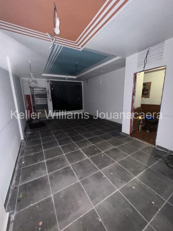 Local commercial - 81 m²