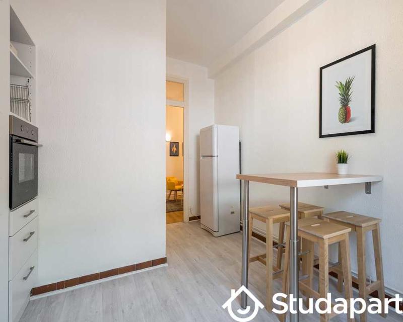 Chambre - 80 m² - 1 pièce