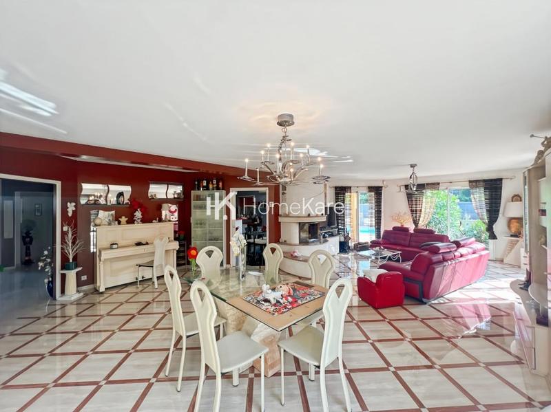 Maison - 190 m² - 5 pièces