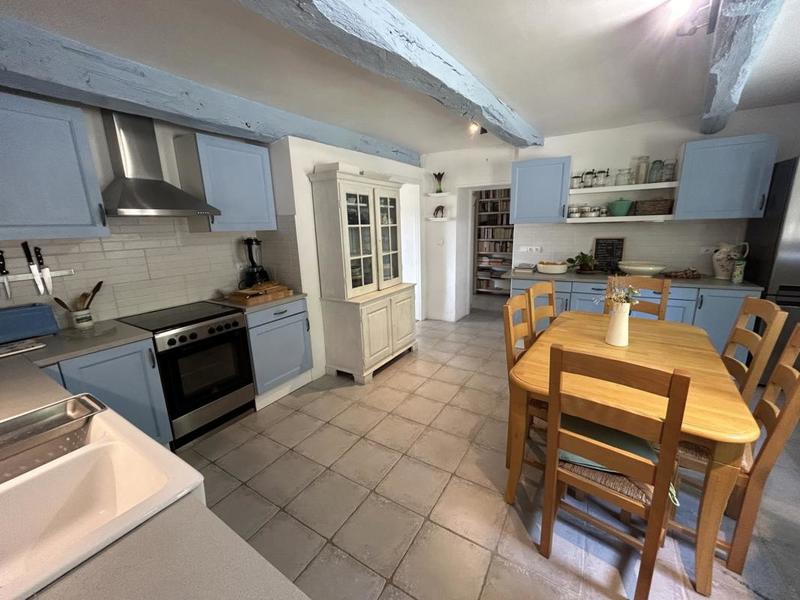 Maison - 201 m² - 8 pièces