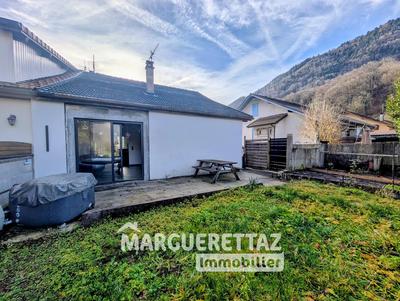 Maison jumelée - 90 m² - 4 pièces