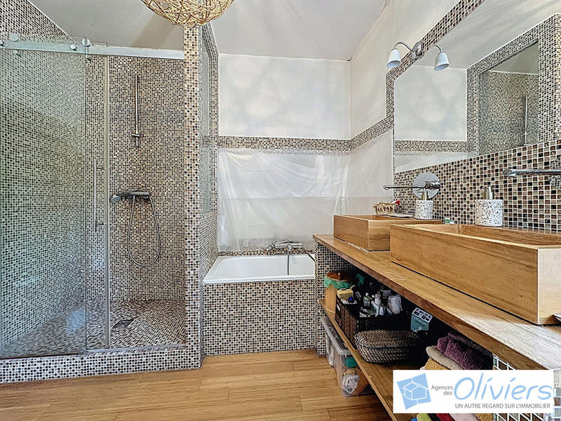 Maison - 102 m² - 5 pièces