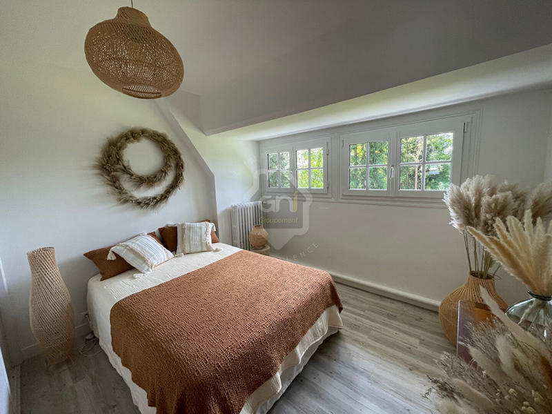 Maison - 270 m² - 8 pièces