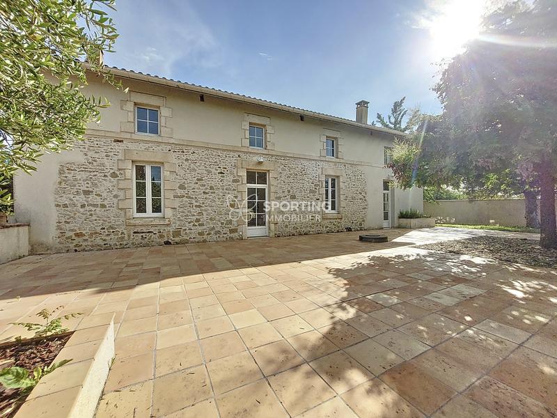 Maison - 400 m² - 8 pièces