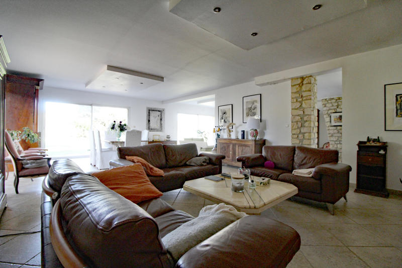 Maison - 325 m² - 9 pièces