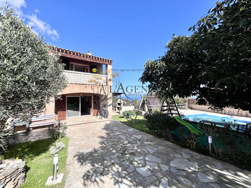 Maison - 135 m² - 6 pièces