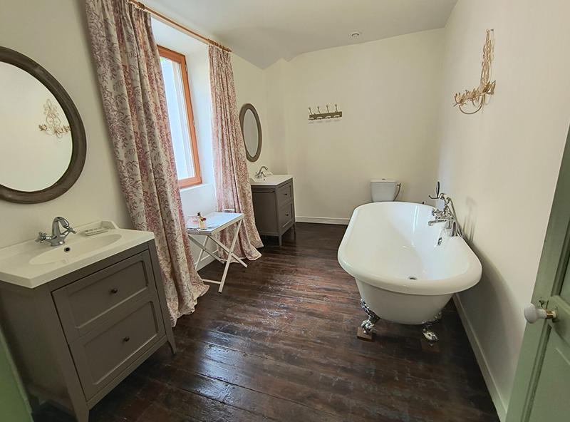 Maison - 231 m² - 7 pièces