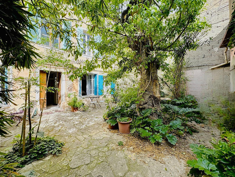 Maison - 250 m² - 9 pièces