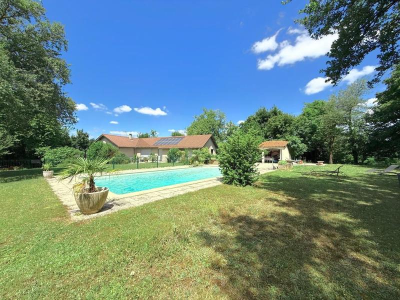 Villa - 200 m² - 8 pièces