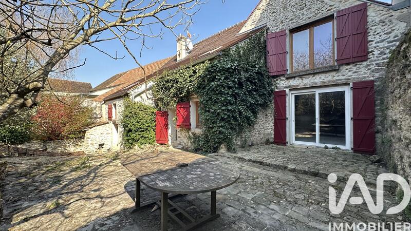 Maison - 245 m² - 8 pièces