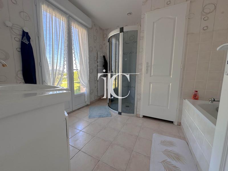 Maison - 121 m² - 5 pièces