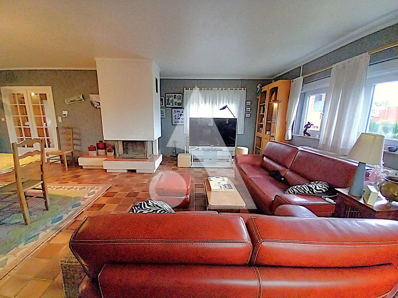 Maison - 258 m² - 11 pièces