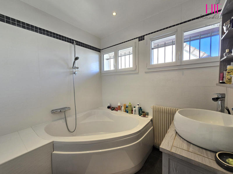 Maison traditionnelle - 125 m² - 6 pièces