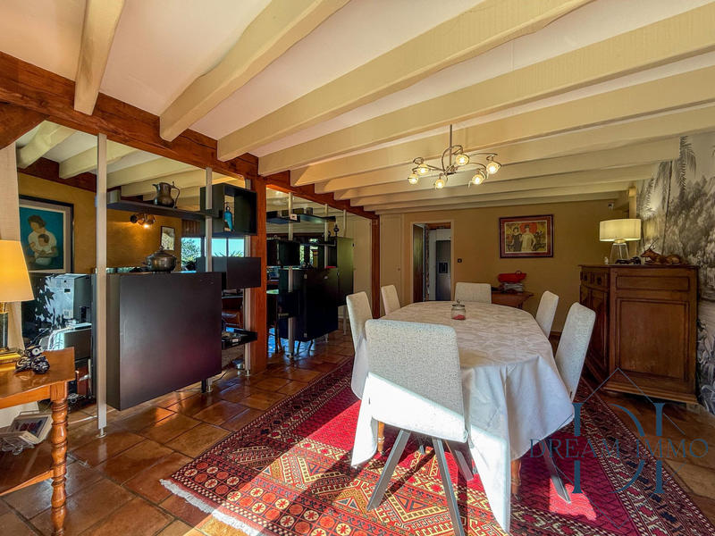 Maison - 210 m² - 8 pièces