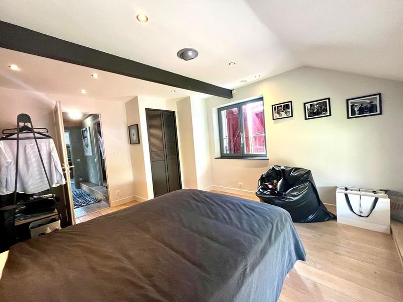 Maison - 407 m² - 9 pièces