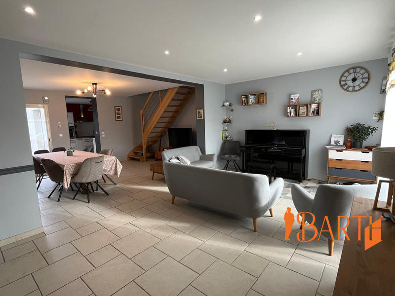 Maison traditionnelle - 188 m² - 7 pièces