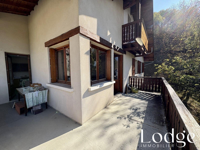 Maison - 240 m² - 10 pièces