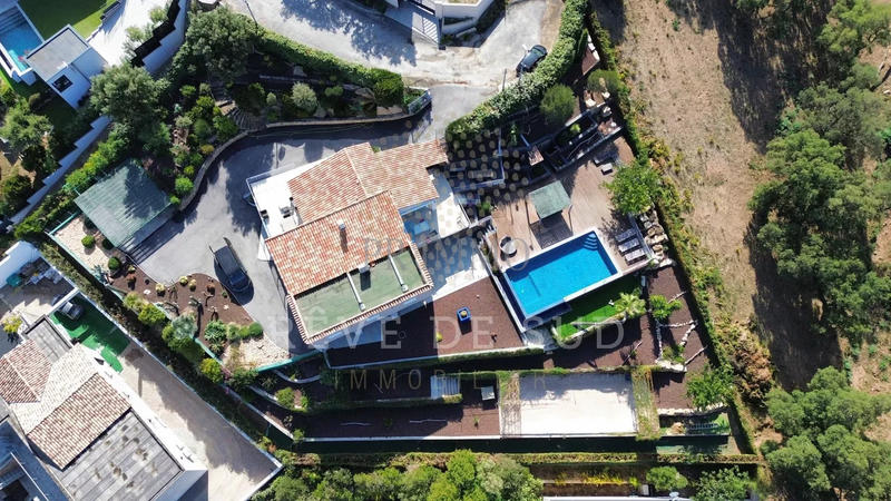 Maison - 261 m² - 7 pièces