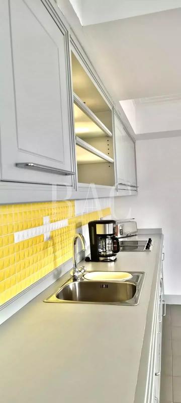 Propriété - 450 m² - 8 pièces