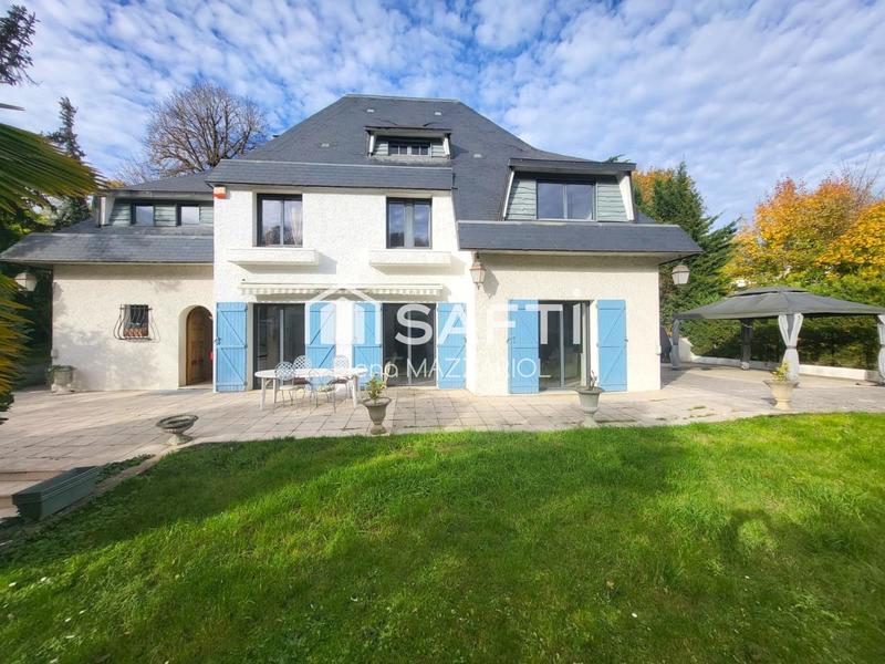 Maison - 180 m² - 7 pièces