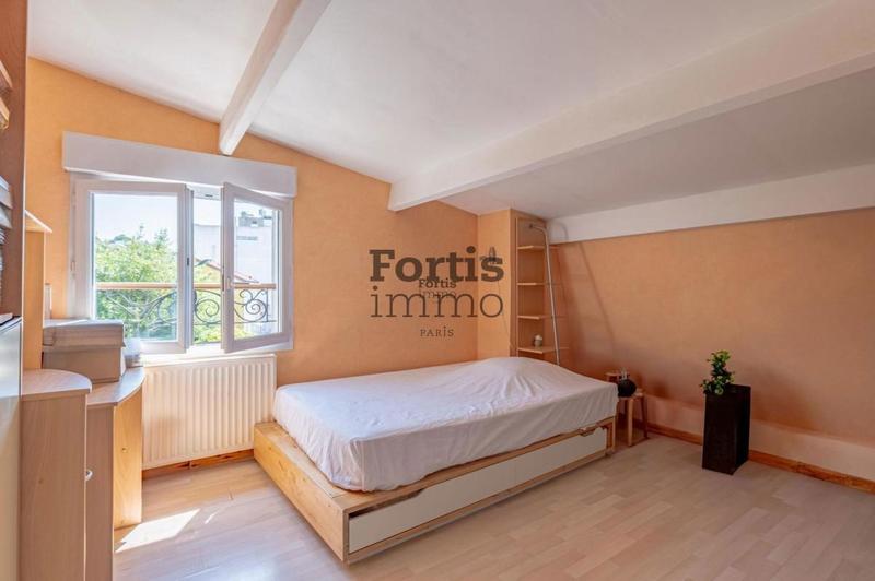 Maison - 230 m² - 6 pièces