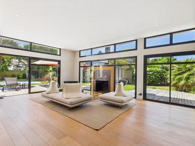 Maison - 251 m² - 8 pièces