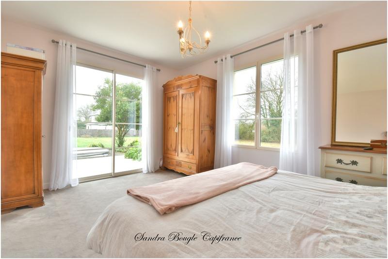 Maison - 216 m² - 9 pièces