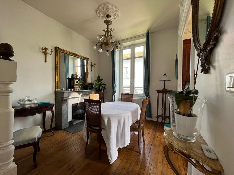 Maison - 185 m² - 10 pièces